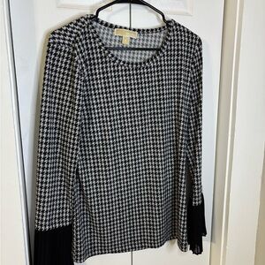 Michael Kors Black and White Houndstooth Long Sleeve Top